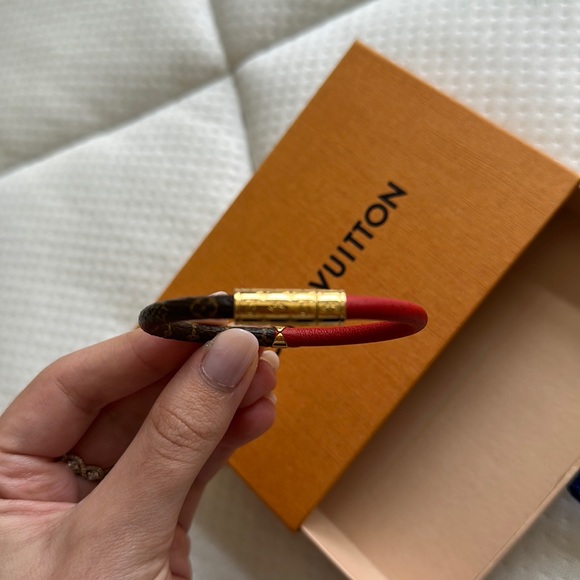 Louis Vuitton bracelet is also in great condition! - Picture 2 of 5